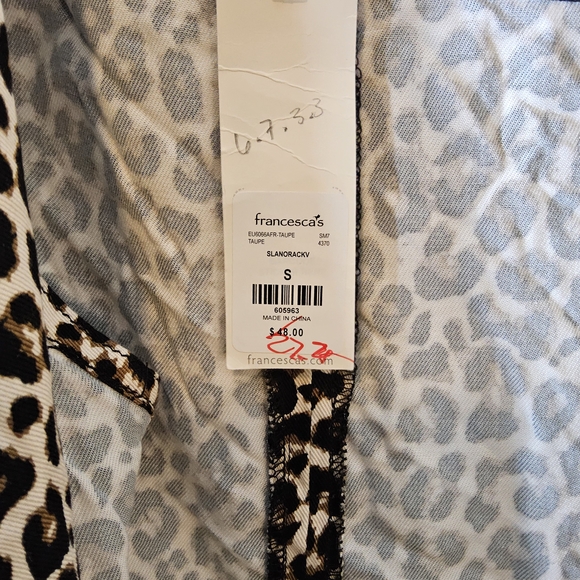 1 NWT Francesca's Miami Brown Cream and Black AnimL Print Vest Size Small - Picture 9 of 10